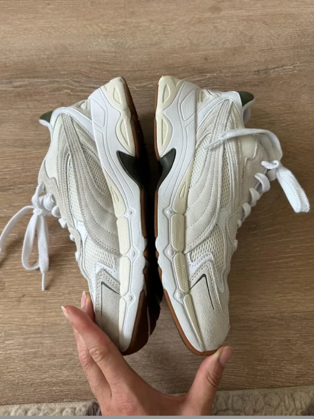 Puma White + Green Sneakers in Size 10